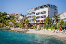 Hotel San Antonio, Podstrana